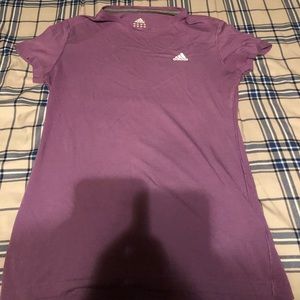 Women med adidas t-shirt